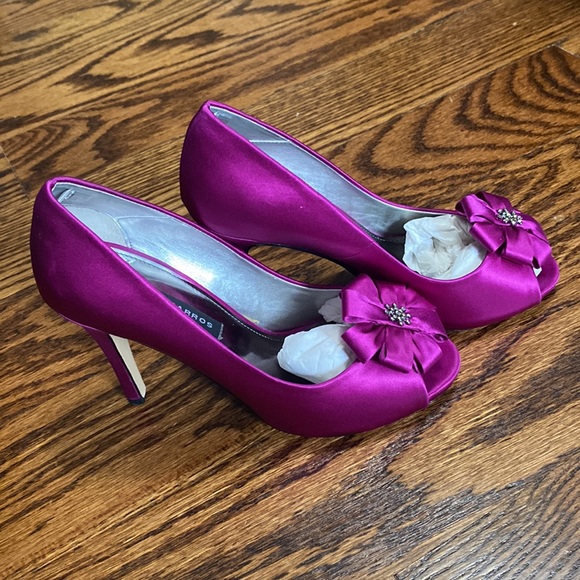 Opened Toe Heel Shoe with Flower Detail - Picture 3 of 5